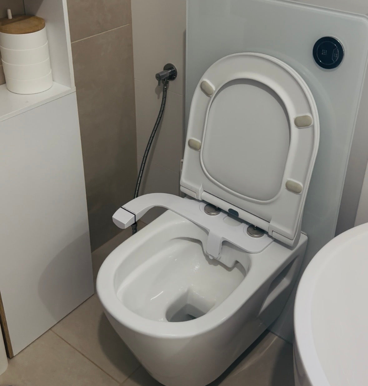 Bidet L’Istinjet® Modèle gauche (connexion arrivée d’eau à gauche du WC)